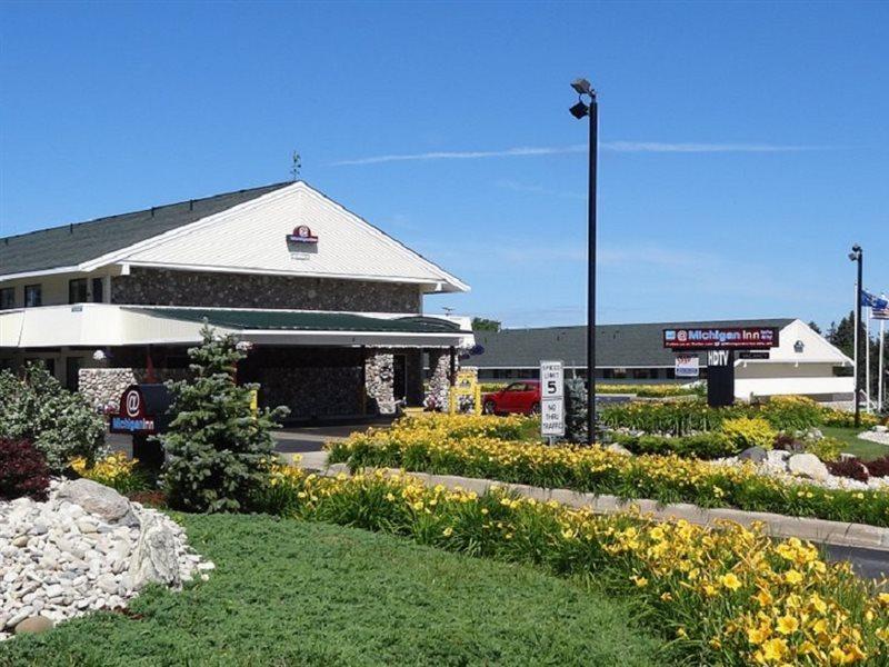 Baymont By Wyndham Petoskey Motel Exterior photo