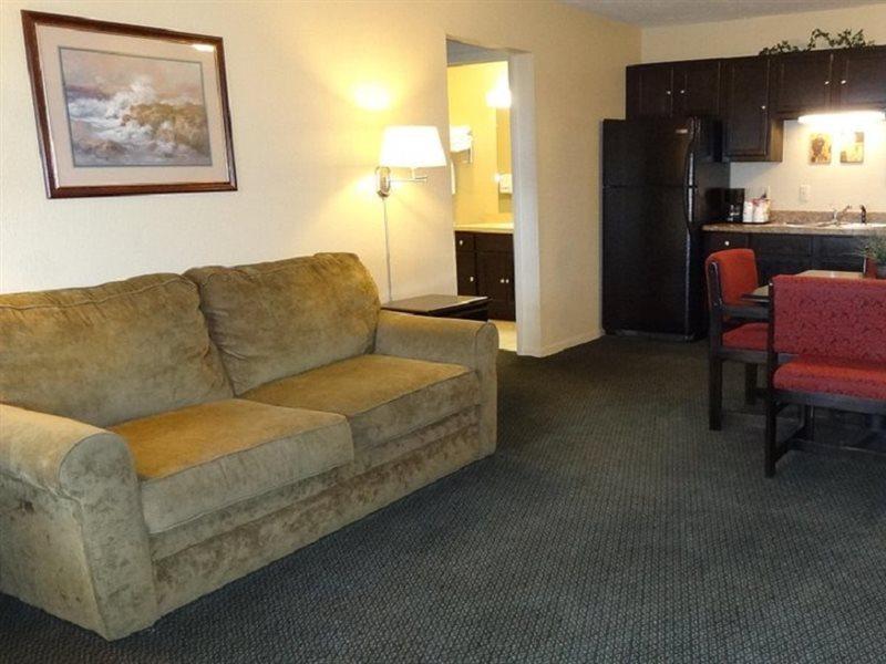 Baymont By Wyndham Petoskey Motel Exterior photo