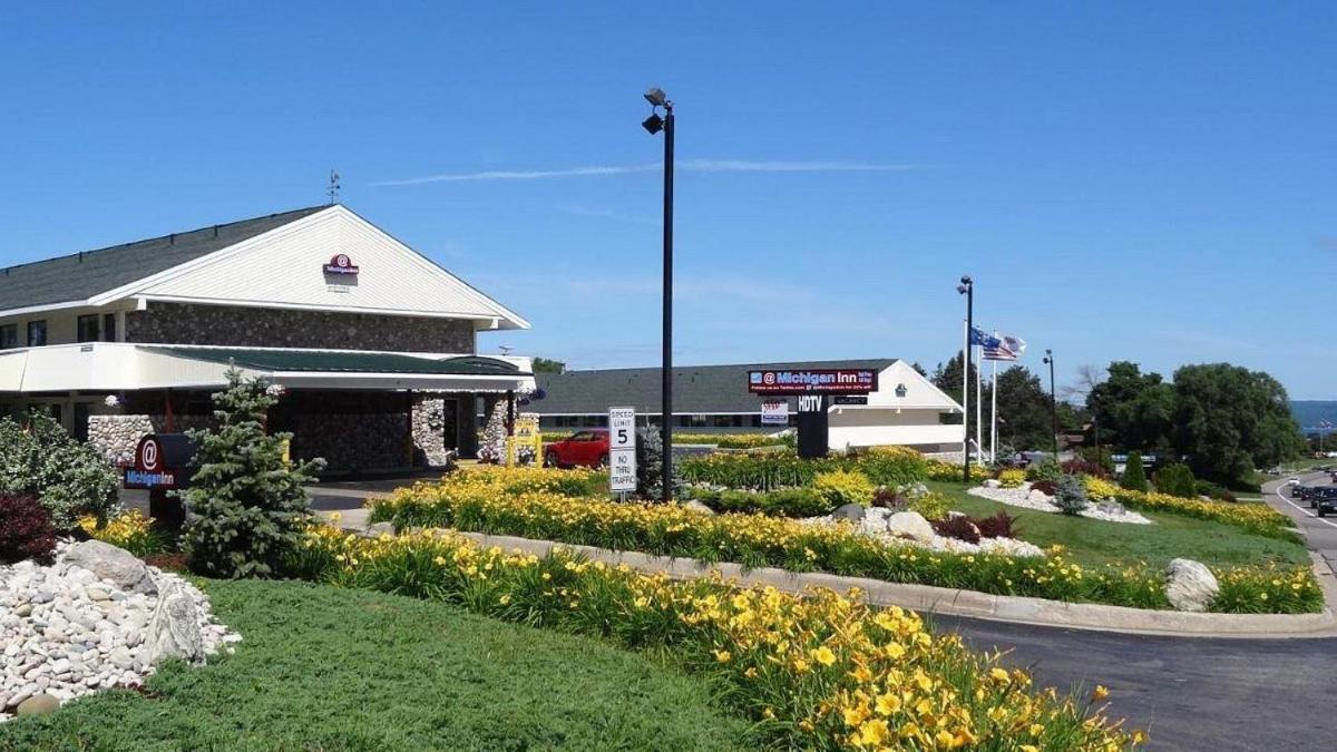 Baymont By Wyndham Petoskey Motel Exterior photo